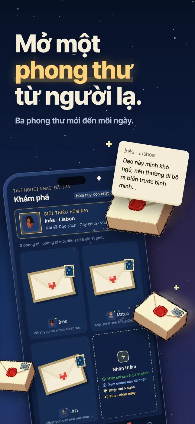 Mở một phong thư từ người lạ.